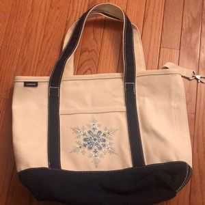 Lands’End Snowflake Tote with pockets - unused!